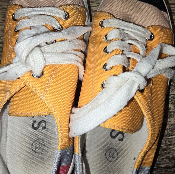 Kids size 11 ✏️ pencil inspired sneakers - Picture 6 of 6